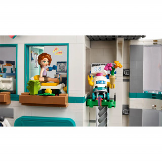 LEGO Friends Mestna bolnišnica v Heartlake Cityju (42621) Igra 