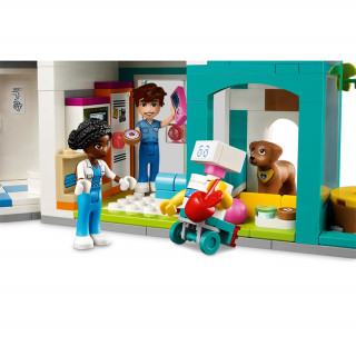 LEGO Friends Mestna bolnišnica v Heartlake Cityju (42621) Igra 
